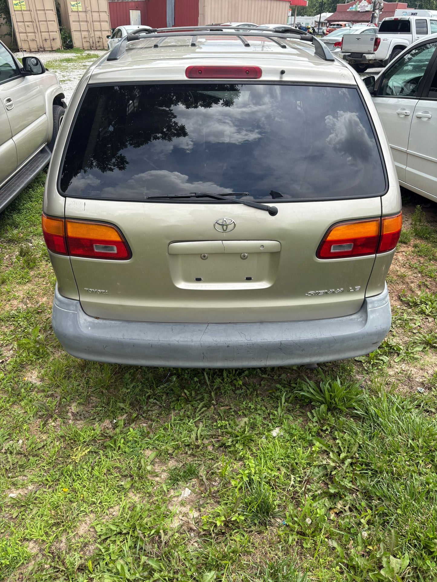 2000 Toyota Sienna LE Christmas Special