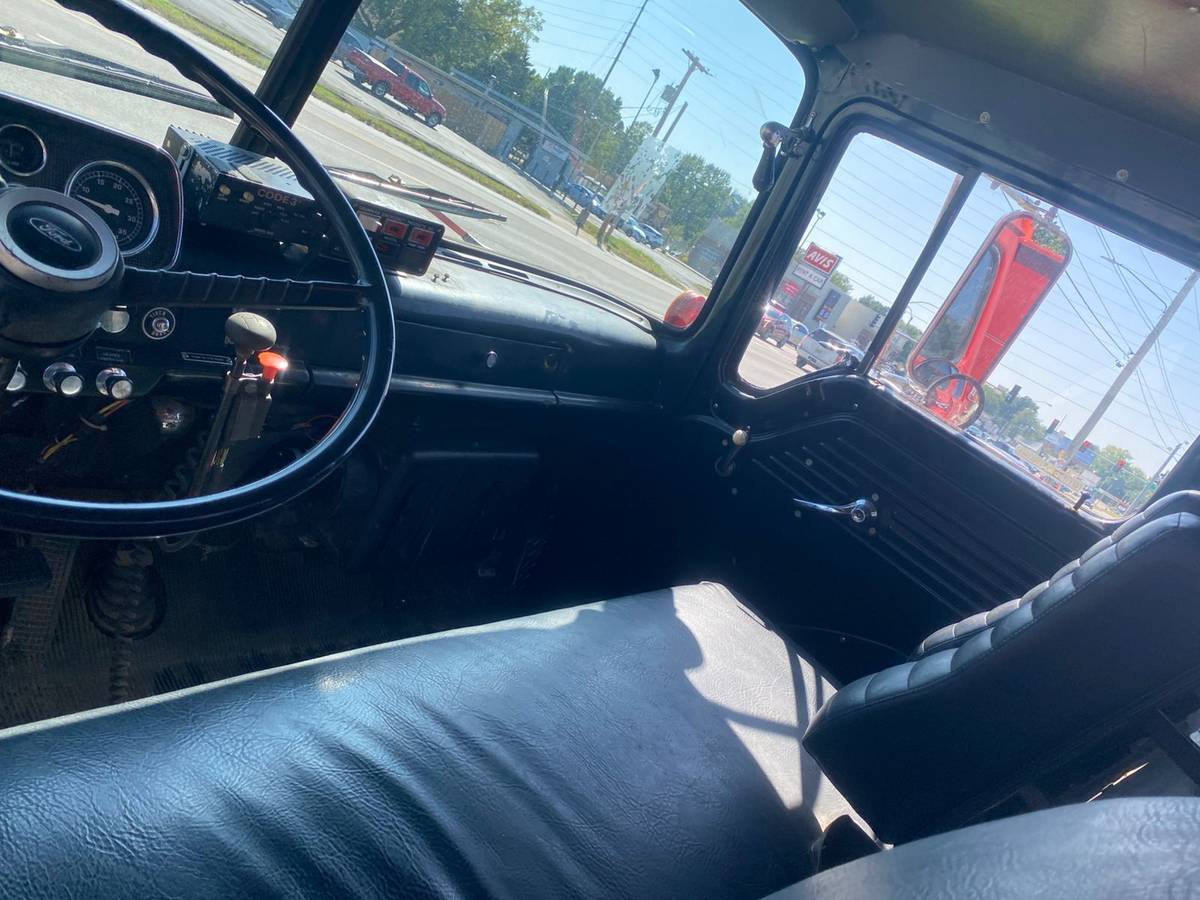 1985 Ford  Series Grumman Fire Truck