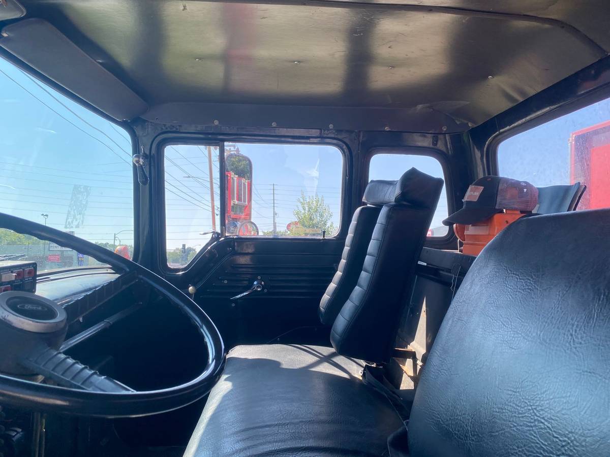 1985 Ford  Series Grumman Fire Truck