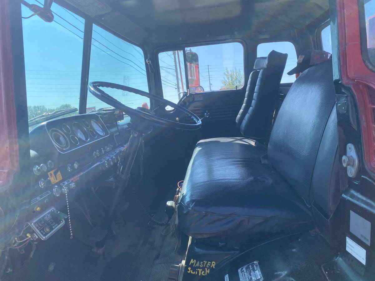 1985 Ford  Series Grumman Fire Truck