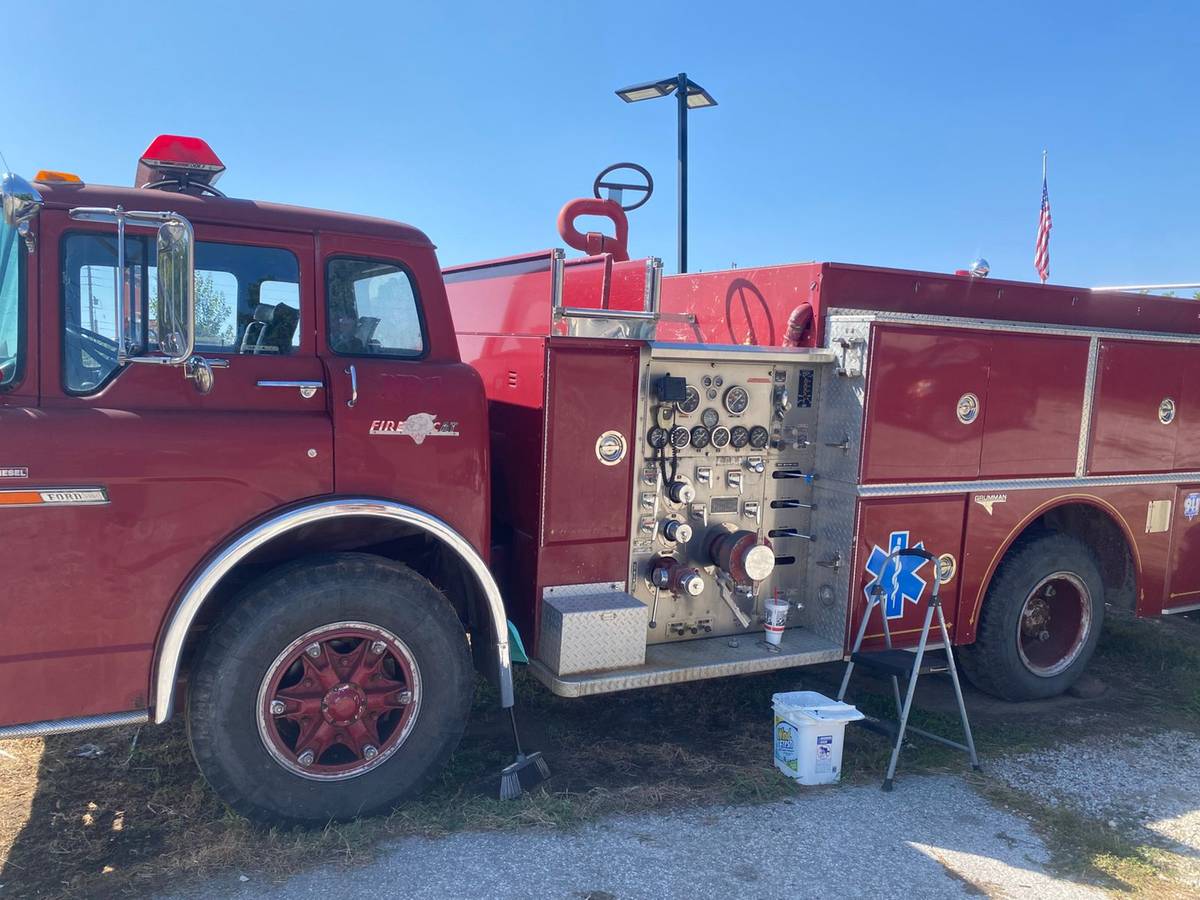 1985 Ford  Series Grumman Fire Truck