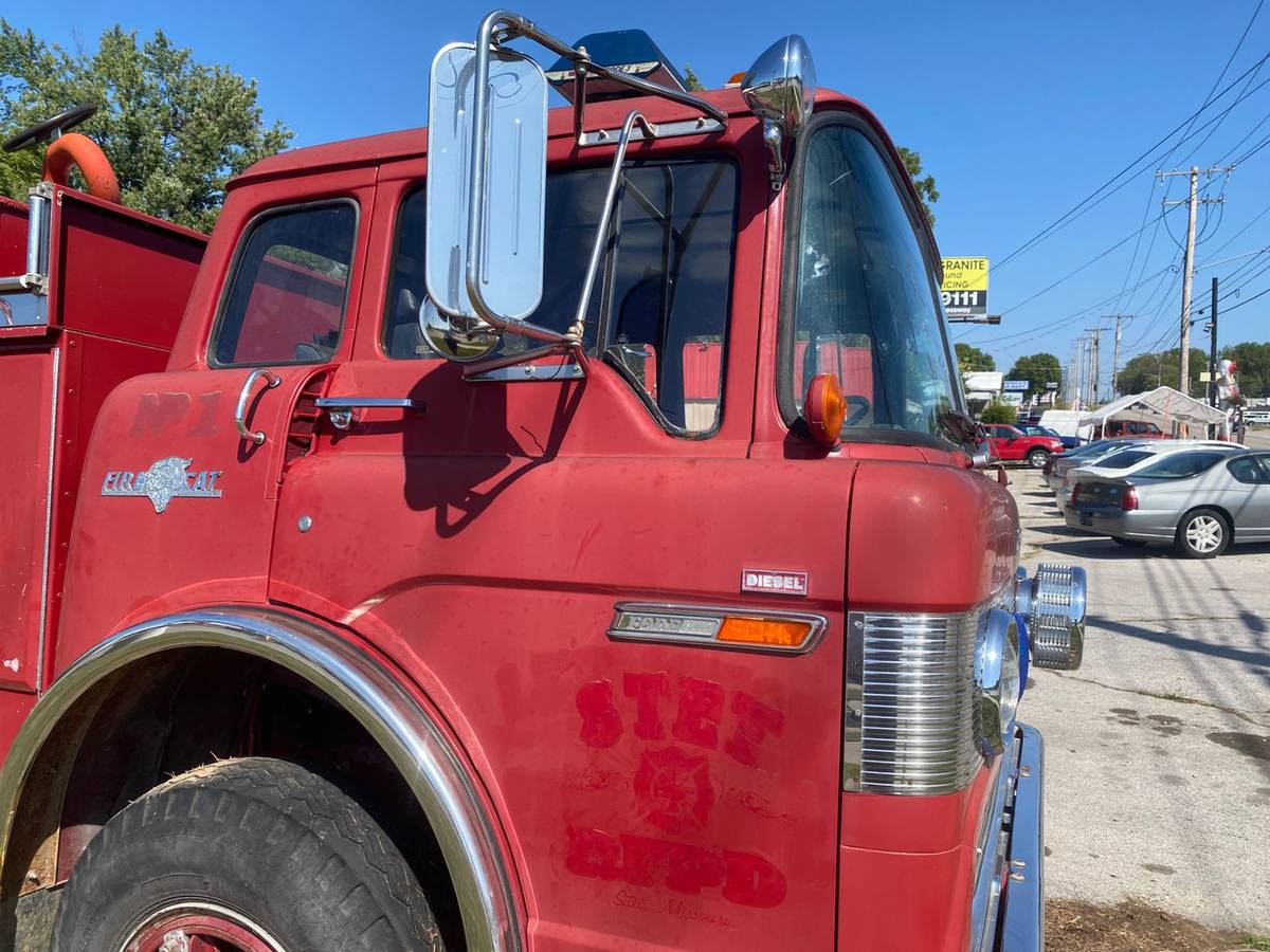 1985 Ford  Series Grumman Fire Truck