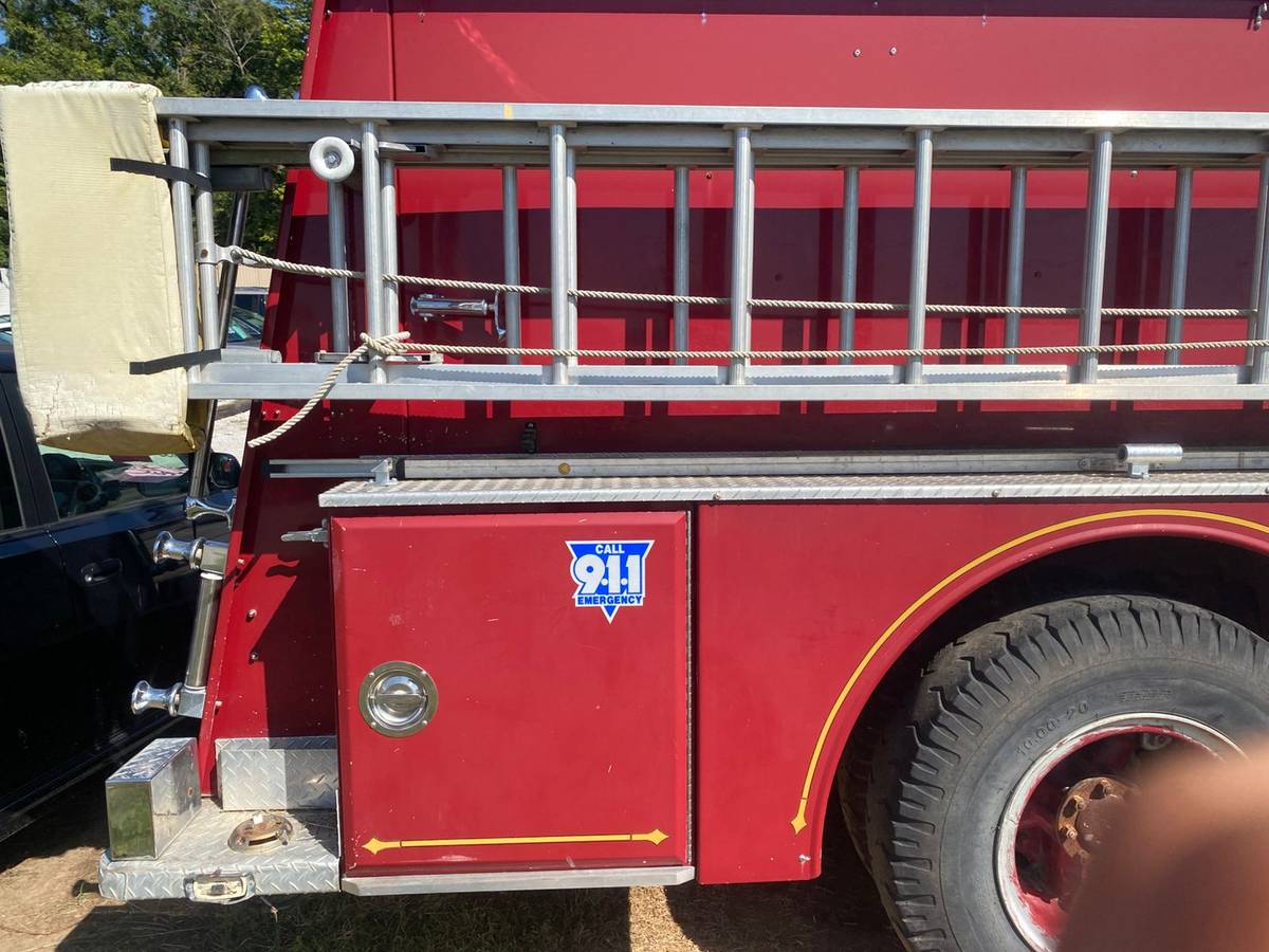 1985 Ford  Series Grumman Fire Truck