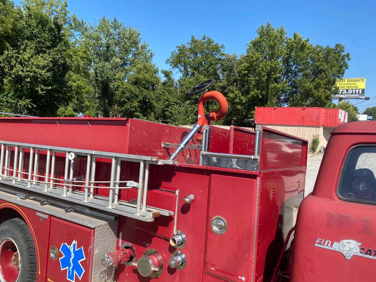 1985 Ford  Series Grumman Fire Truck