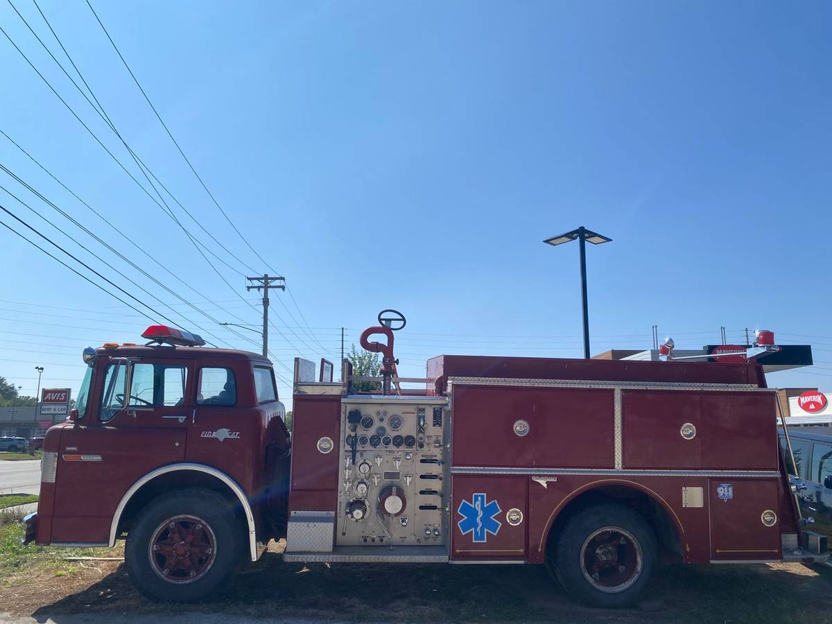 1985 Ford  Series Grumman Fire Truck