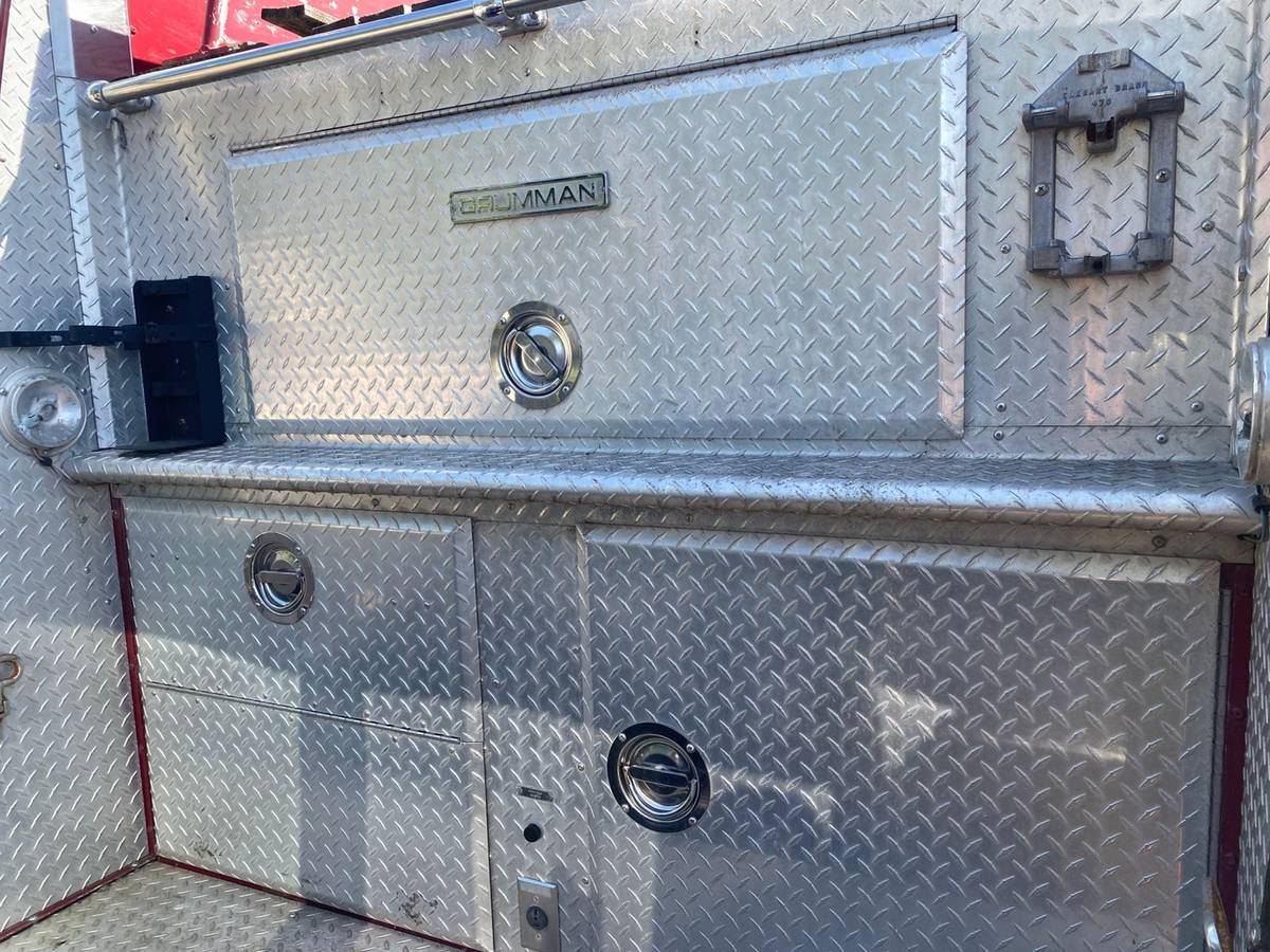 1985 Ford  Series Grumman Fire Truck