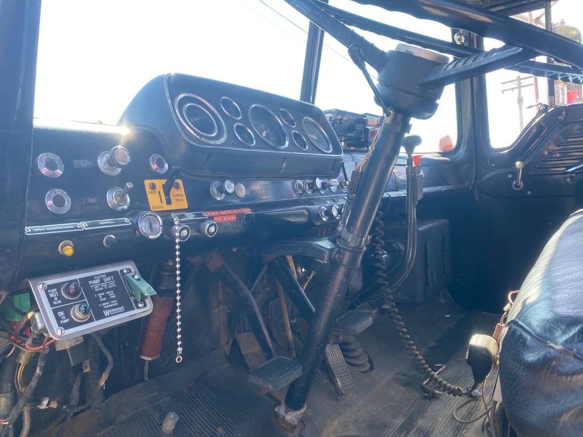 1985 Ford  Series Grumman Fire Truck