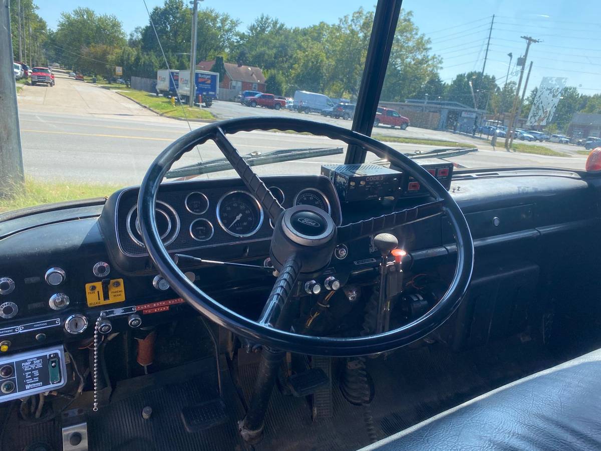 1985 Ford  Series Grumman Fire Truck