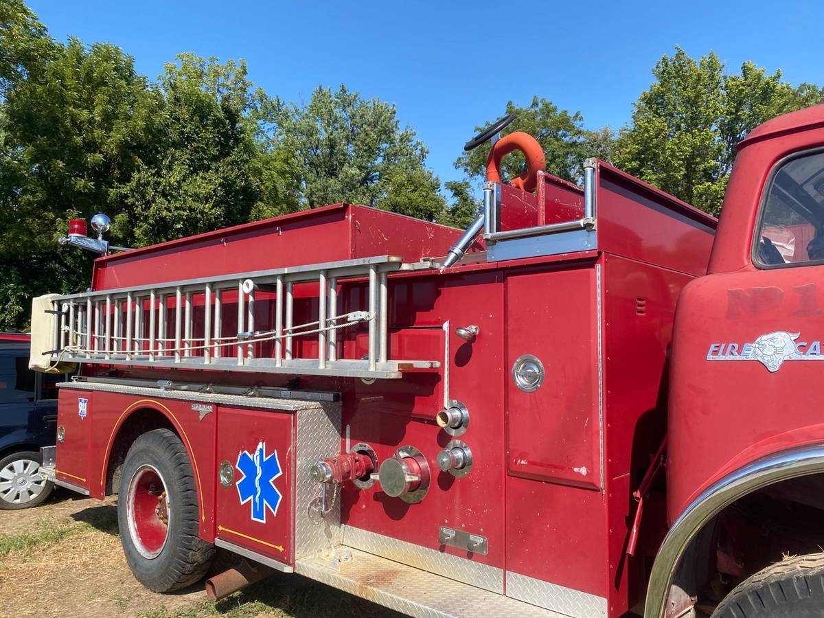 1985 Ford  Series Grumman Fire Truck
