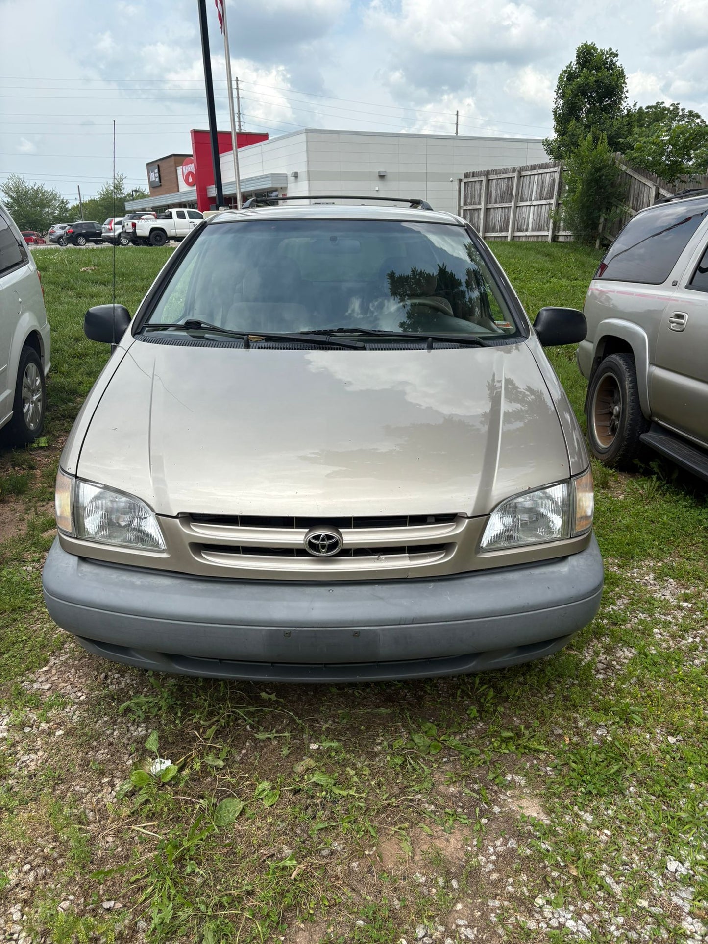 2000 Toyota Sienna LE Christmas Special