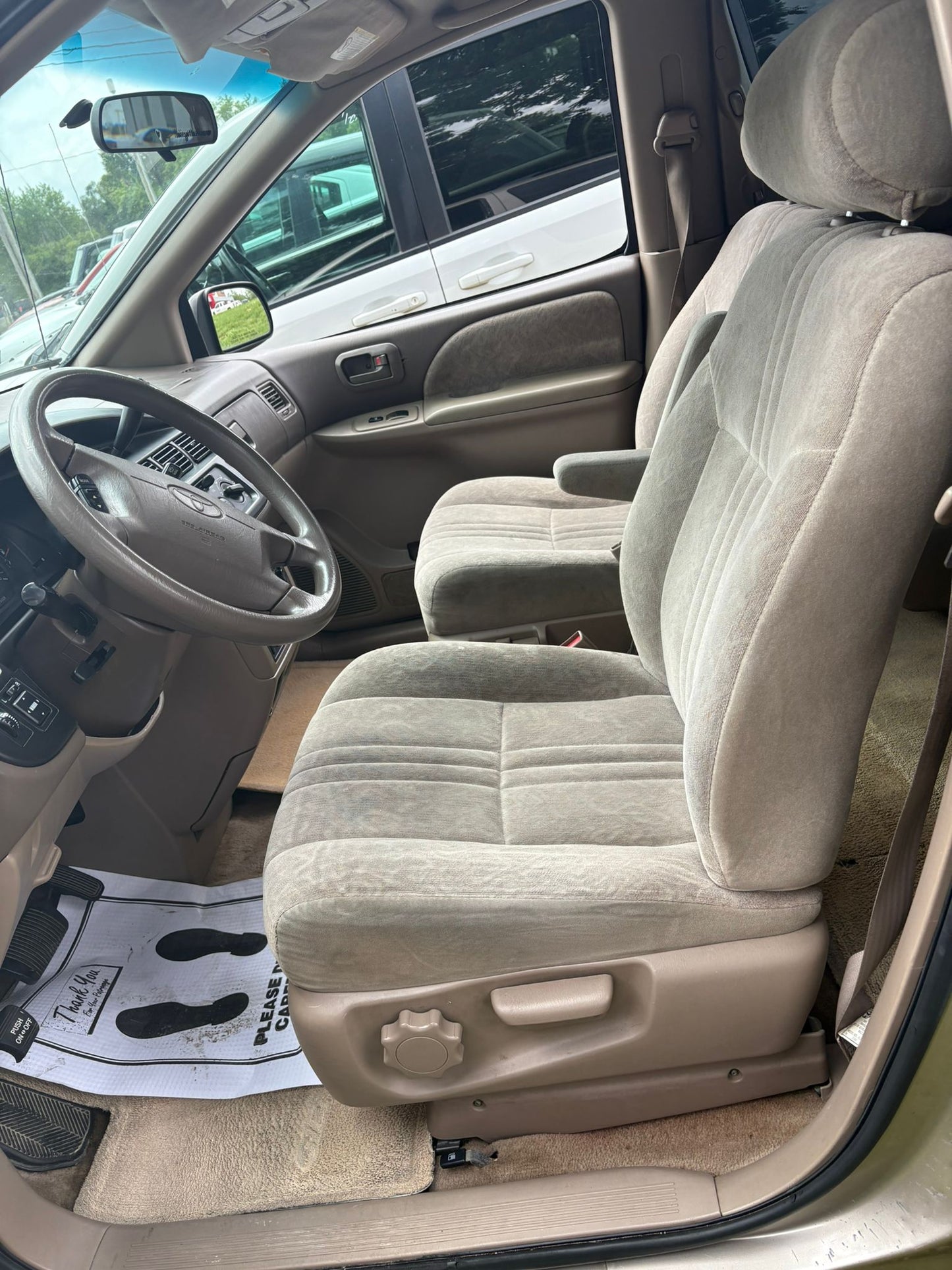 2000 Toyota Sienna LE Christmas Special