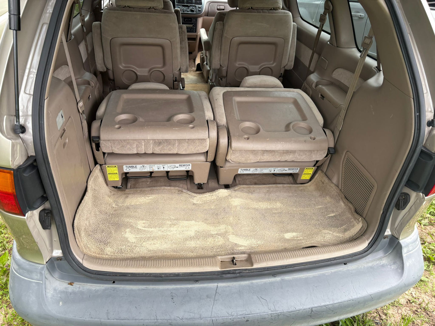 2000 Toyota Sienna LE Christmas Special