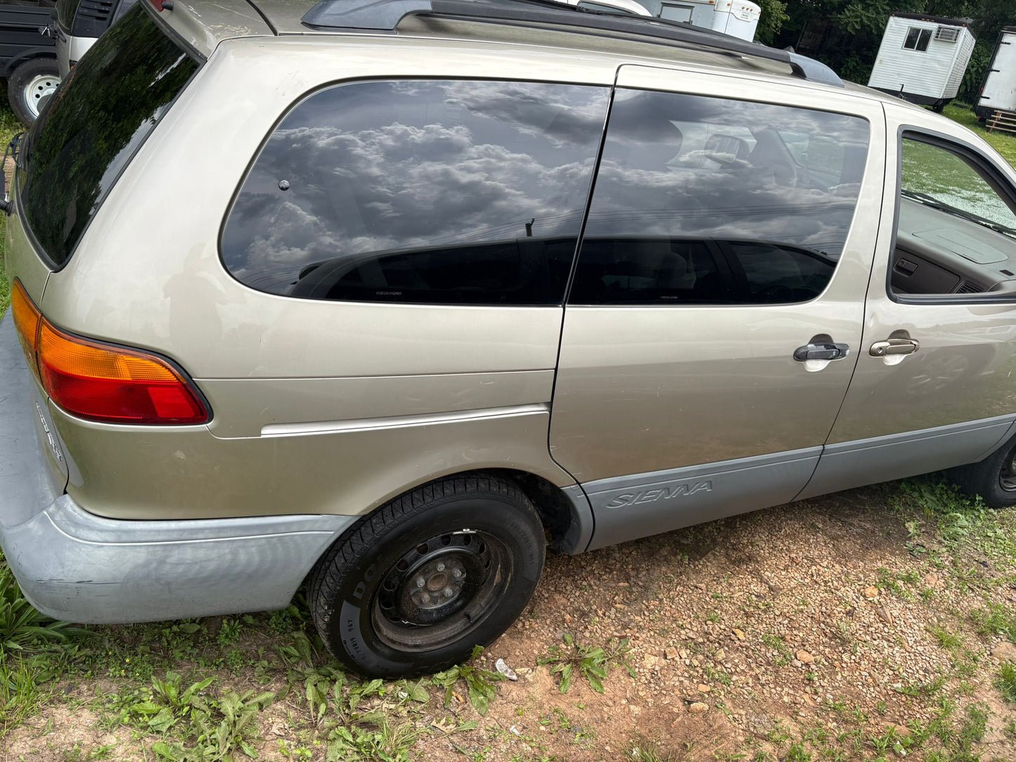 2000 Toyota Sienna LE Christmas Special
